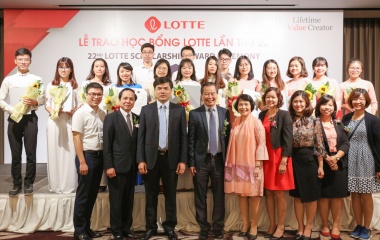 15 sinh viên xuất sắc của ĐHQGHN được nhận học bổng Lotte